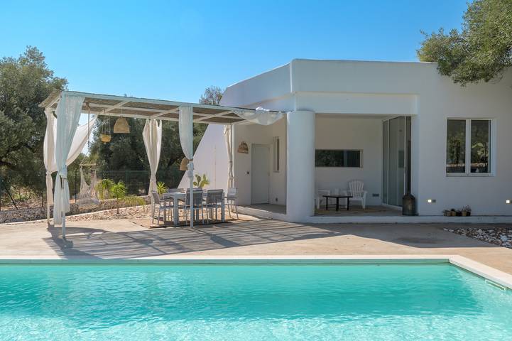 Trullo per 5 persone, con giardino ad Ostuni