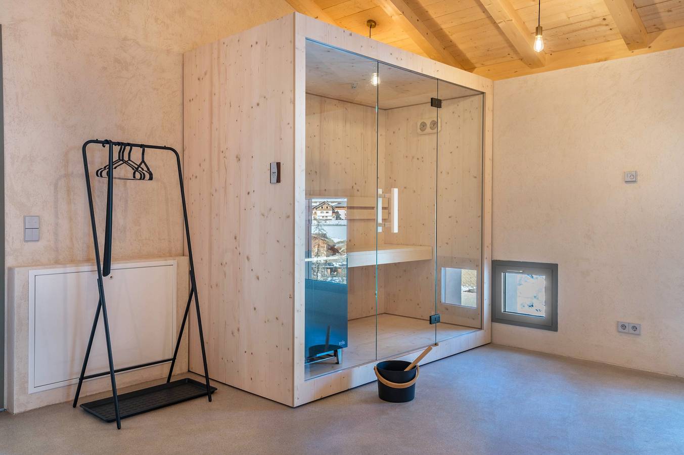Appartamento intero, Appartamento 'Lena Dolomites Luxury Suite' con vista sulle montagne, terrazza privata e sauna in Val di Funes, Funes