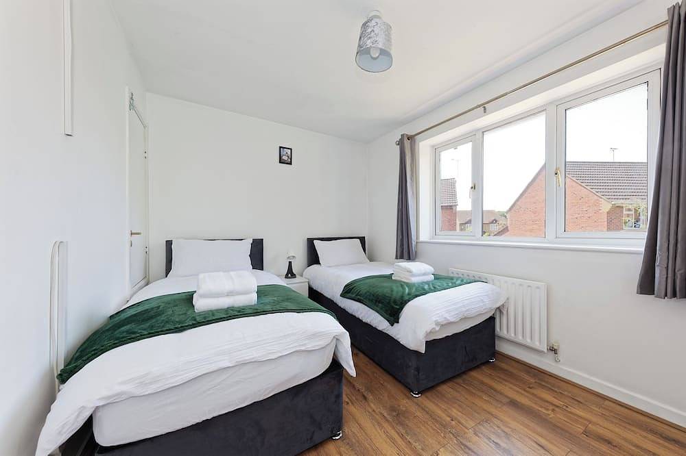 Close to Bluewater & Lakeside! Comfy, peaceful home in Kent w/ Garden & Parking in Stone (Dartford), Dartford