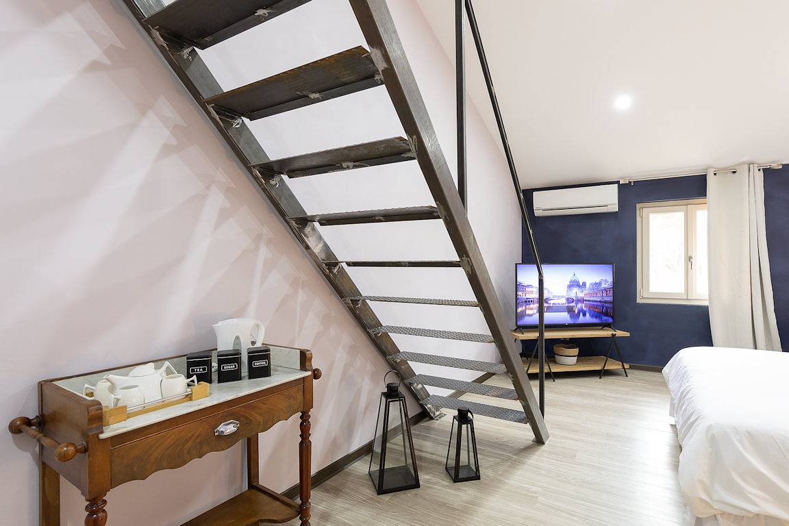 Suites et chambres de charme au cœur du village - Suite Mezzanine Antoine in Sainte-Cécile-les-Vignes, Vaucluse
