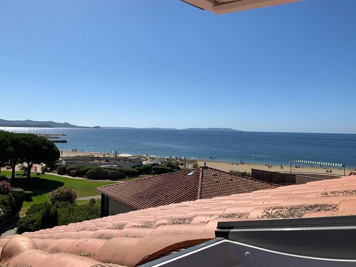 Gîte pour 5 personnes, avec Balcon et Terrasse ainsi que Jardin et Vue dans Plage Miramar - 4