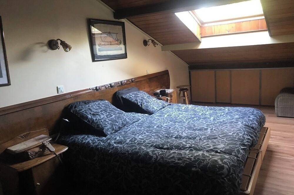 Appartement entier, Au cœur de l'Ain, appartement climatisé pour 4, piscine abritée et chauffée. in Villette-sur-Ain, Ain
