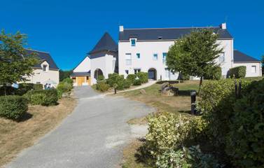 Gîte pour 8 personnes, avec terrasse ainsi que piscine et sauna, adapté aux familles à Le Tronchet