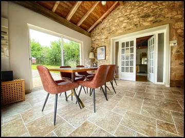 Gîte pour 6 personnes, avec jardin à Rouzède