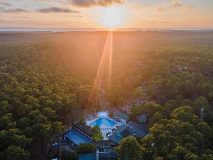 Hôtel pour 4 personnes, avec jardin et vue ainsi que piscine et balcon