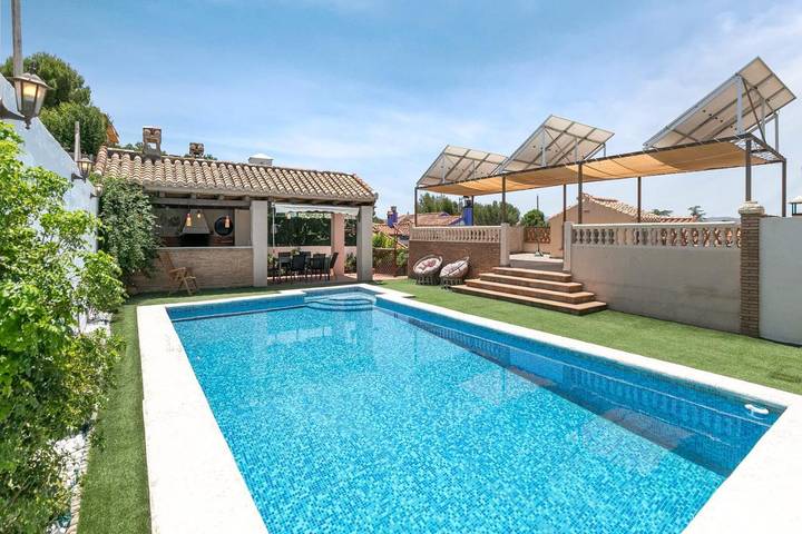 Villa pour 6 personnes, avec vue ainsi que piscine et jardin, animaux acceptés - 1