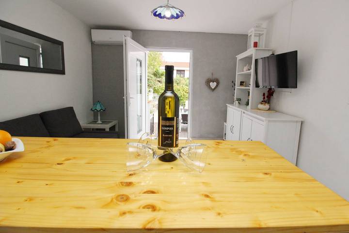 Apartamento entero, Apartment Fantov No.1 - with Terrace and BBQ, 250 m from the Beach in Zarok, Baska