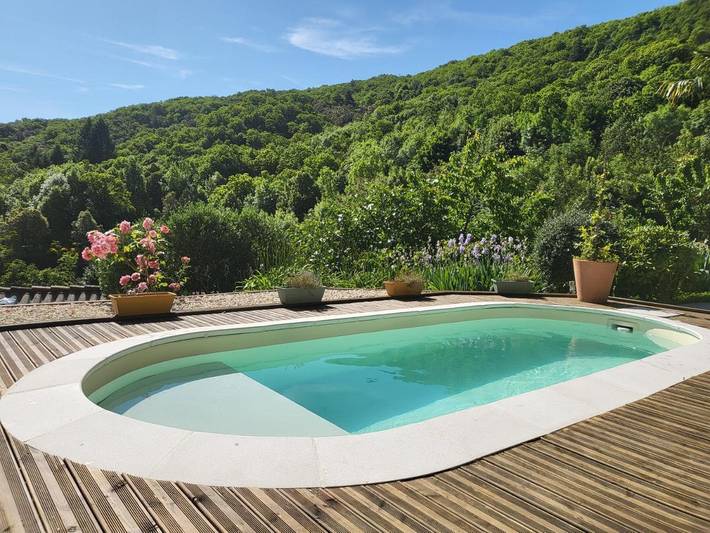 Location de vacances pour 2 personnes, avec vue ainsi que jardin et piscine à Meyras - 3