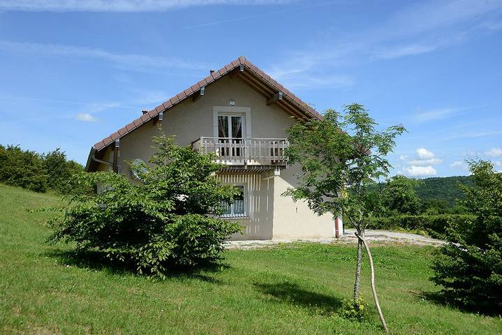 Vakantiehuis voor 6 personen, with Terras and Tuin as well as Zwembad and Uitzicht in Jura