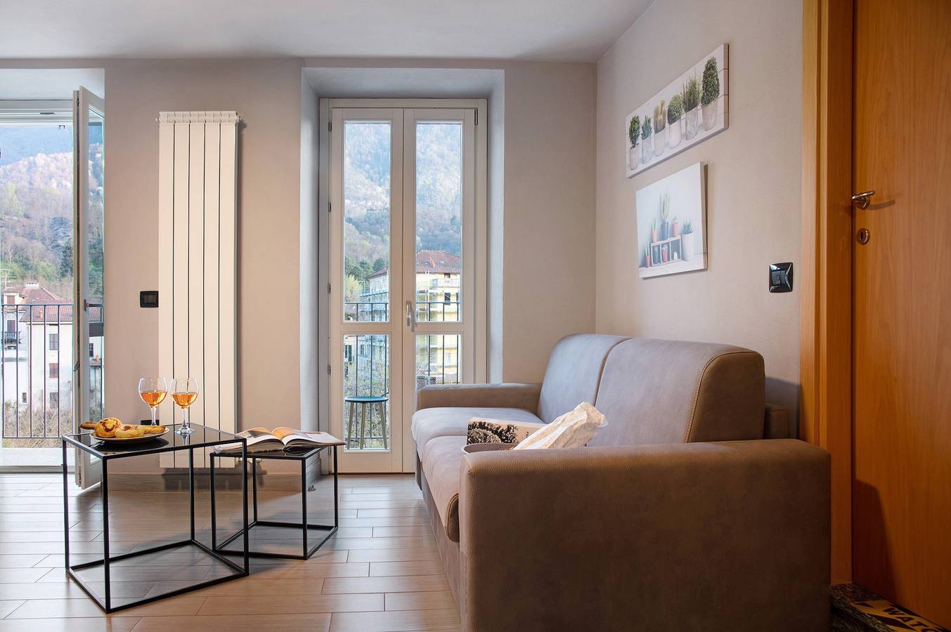 Hel lejlighed, Ferielejlighed for 4 personer med søudsigt in Castelveccana, Lago Maggiore i Lombardiet