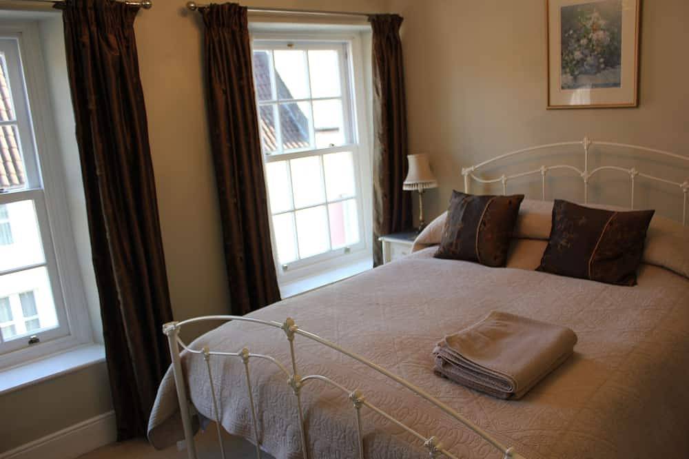 Characterful, pretty, family friendly Georgian house centrally located in Wells in Wells, Somerset