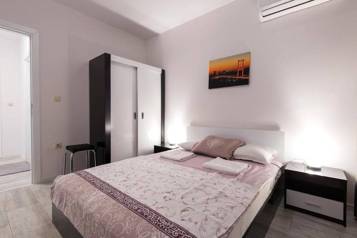 Ferienwohnung für 5 Personen, mit Balkon und Terrasse sowie Pool und Ausblick in Varna - 4