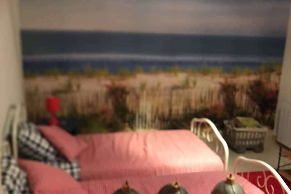 Entire apartment, Appartement 8 Personnes, 3mn de la mer , 1 mn de la Thalasso, Centre Ville, in Ouistreham, Caen region