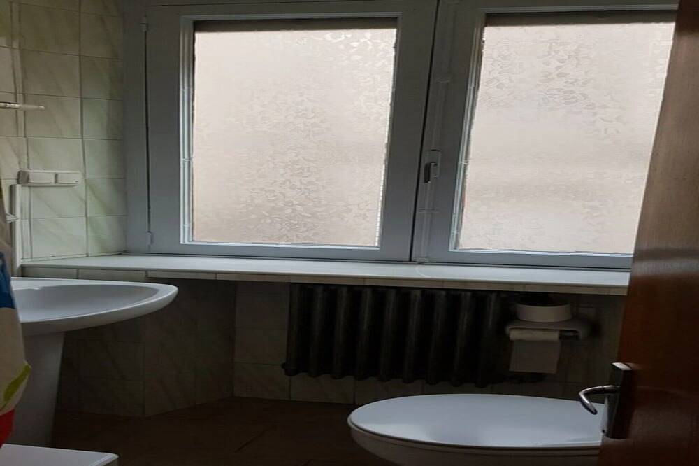 Lovely double room with private bathroom in Luarca, Valdés