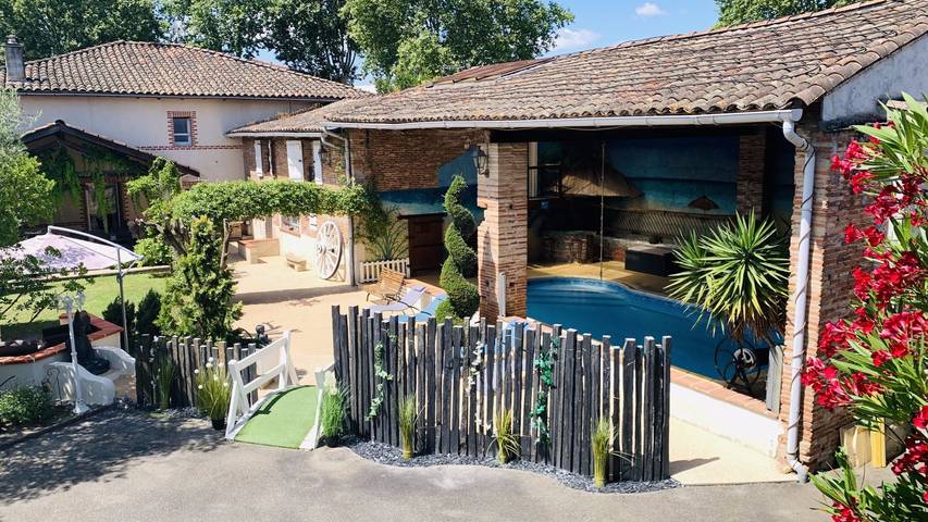 Gîte pour 3 personnes, avec jardin ainsi que jacuzzi et piscine