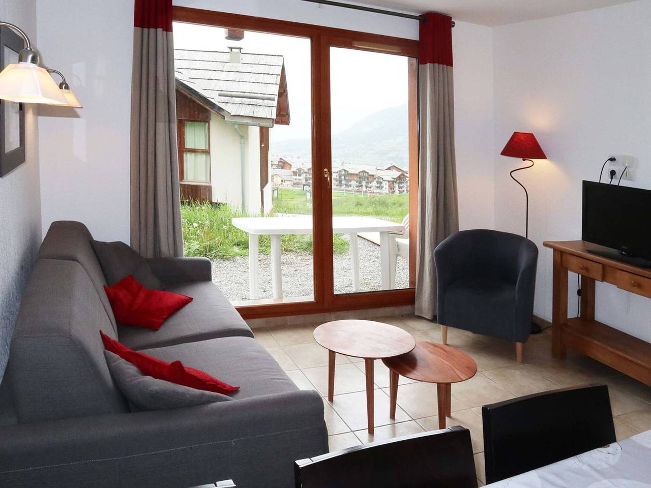 Ski-in/Ski-out Chalet, Pool & Sauna, Sleeps 6 in Les Orres, Écrins National Park