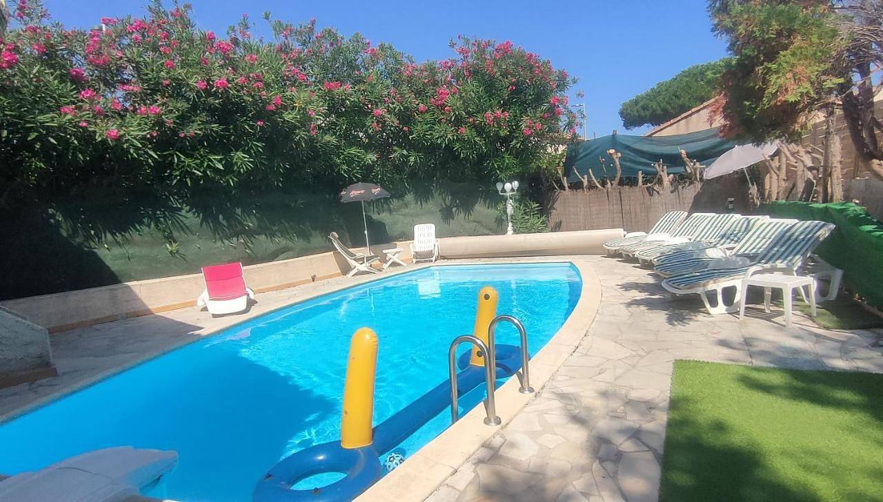 Maison Villa d'exception meublée piscine privée & cheminée a 2min plage et commerces in Marseillan-Plage, Marseillan