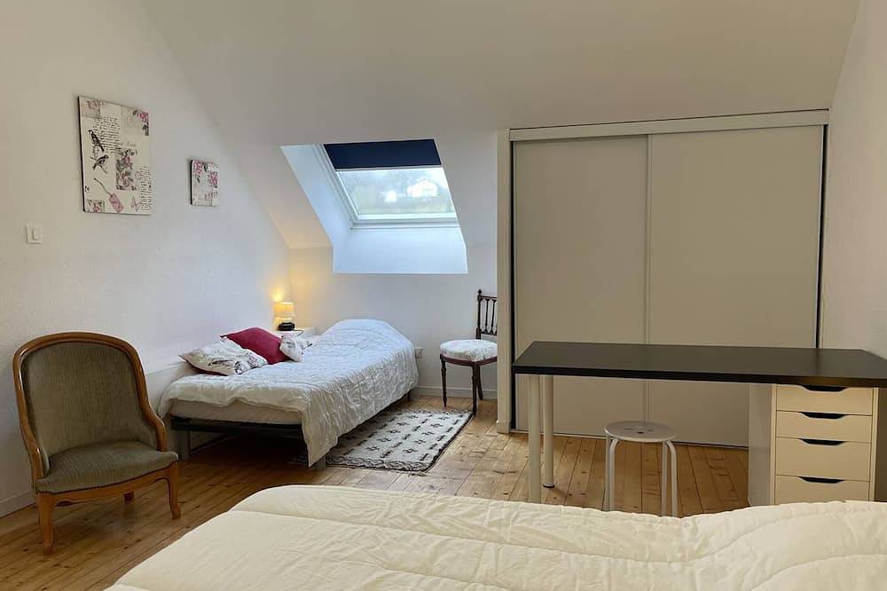 Appartement entier, Appartement 3 étoiles à Perros-Guirec avec parking et animaux admis in Perros-Guirec, Côte de Granit Rose