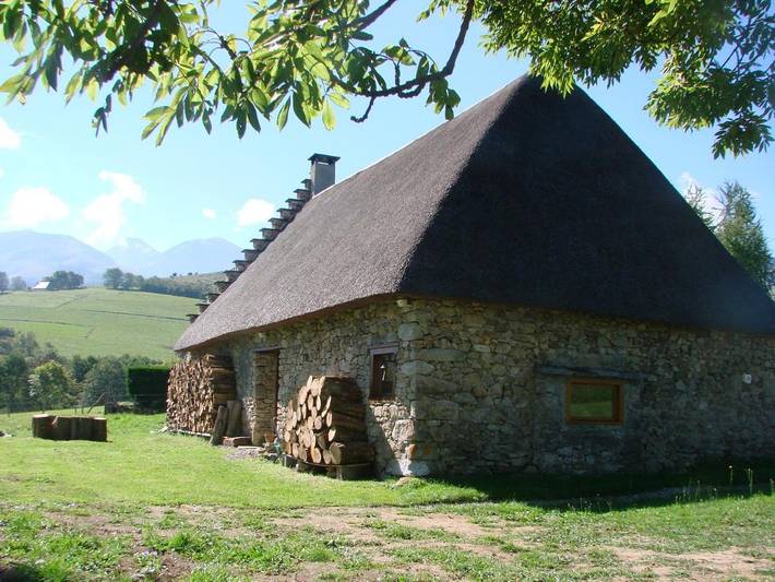 Gîte pour 8 personnes, avec vue et jardin à La Celle-sous-Gouzon