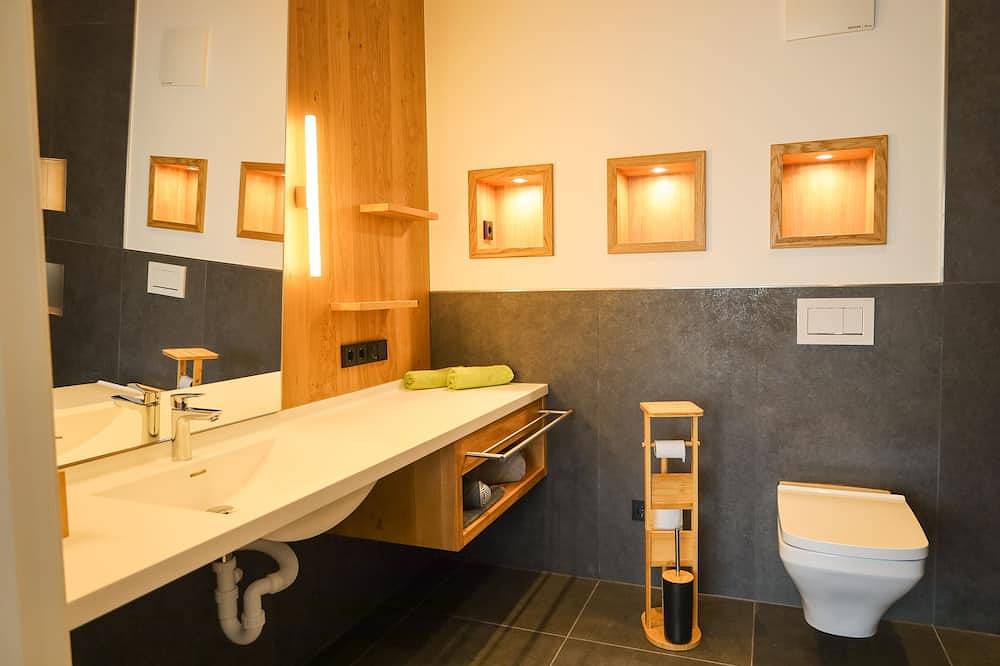 Ganze Wohnung, Exklusives Apartment rollstuhlgerecht barrierefrei in Münchberg, Landkreis Hof