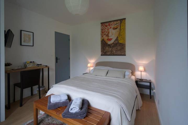 Chambre d’hôte pour 2 personnes, avec Jacuzzi et Terrasse ainsi que Jardin et Vue à L'Isle-sur-la-Sorgue
