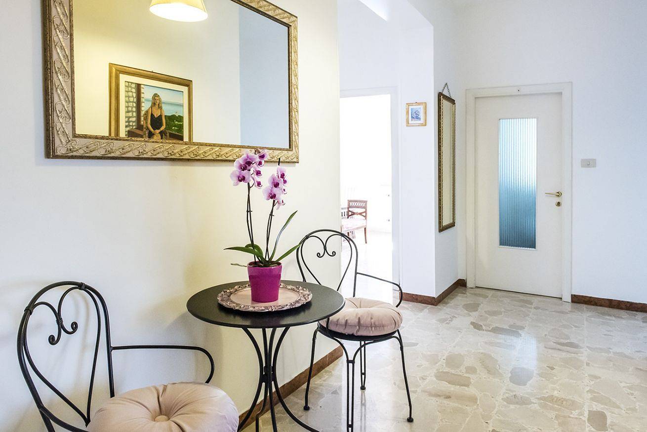 Entire apartment, S069 - Sirolo, four-room apartment in the center with terrace and garage in Sirolo, Riviera del Conero