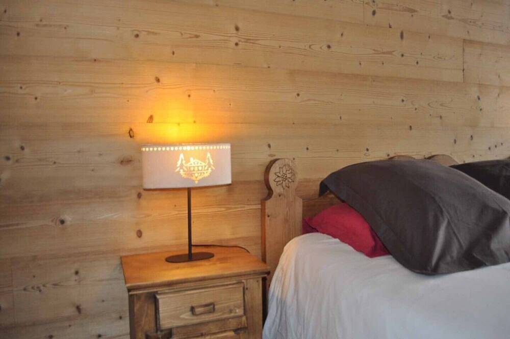 Appartement entier, Le Chalet Du Pic: Gîte Cosy au calme, Spa privatif et fitness 4 pers in Taninges, Région de Bonneville