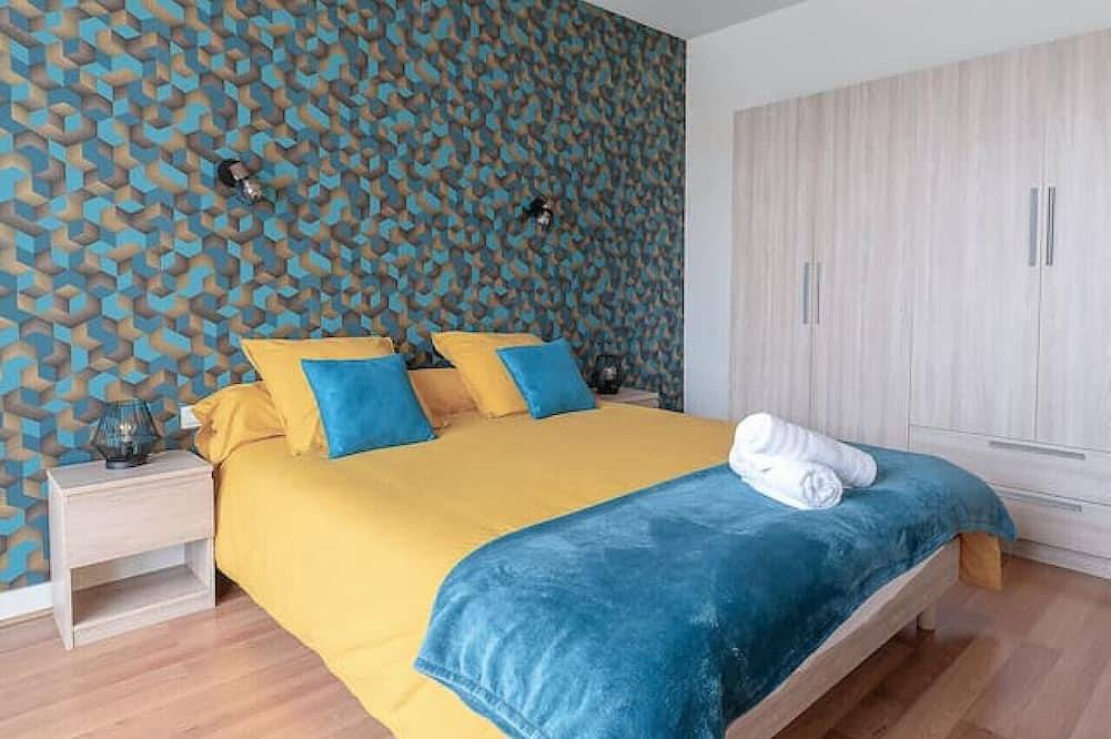 Entire apartment, Grand appartement climatisé, 3 chambres, terrasse in Vichy, Vichy region