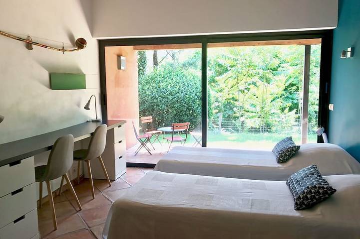 Location de vacances pour 8 personnes, avec jardin et jacuzzi, animaux acceptés à Cuers - 4