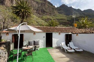 Gîte pour 3 personnes, avec vue et jardin dans Masca