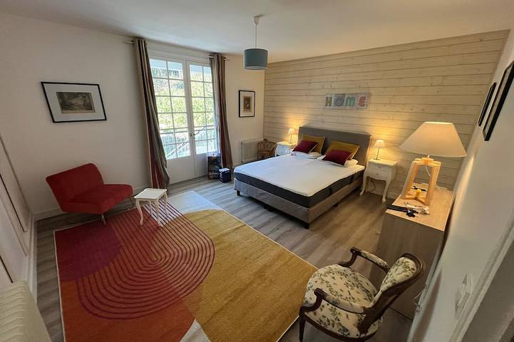 Location de vacances pour 14 personnes, avec terrasse et jardin dans Plage des Sables-Vignier - 2