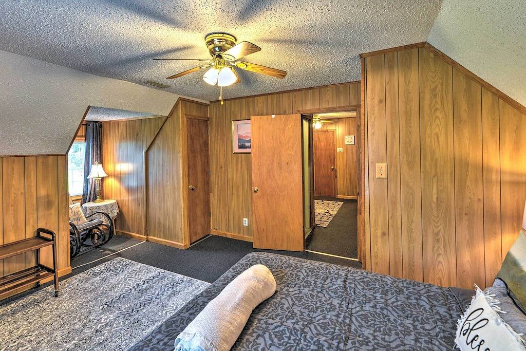 Beautiful Lakefront Retreat w/ Dock & Grill! in Lake Gaston