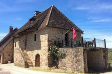 Gîte pour 10 personnes, avec jardin et piscine à Curemonte