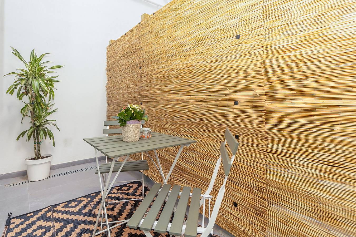 Ganze Wohnung, Ferienwohnung für 6 Personen mit Terrasse in La Malvarrosa, Valencia