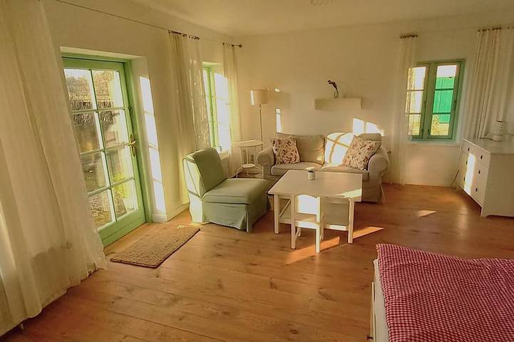 Ferienwohnung für 4 Personen, mit Whirlpool und Terrasse sowie Garten, mit Haustier