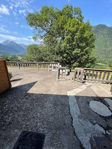 Gîte pour 5 personnes, avec jardin ainsi que terrasse et vue, animaux acceptés à Guchan