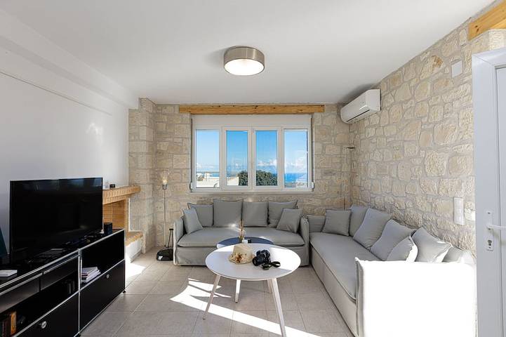Villa with a pool and stunning views in Mesi, Rethymno en omgeving