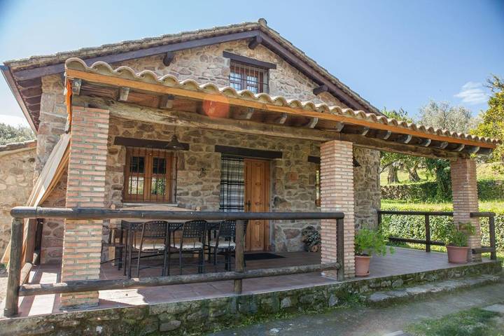 Apartamento para 6 personas, con Terraza y Jardín además de Piscina y Vistas en Acebo