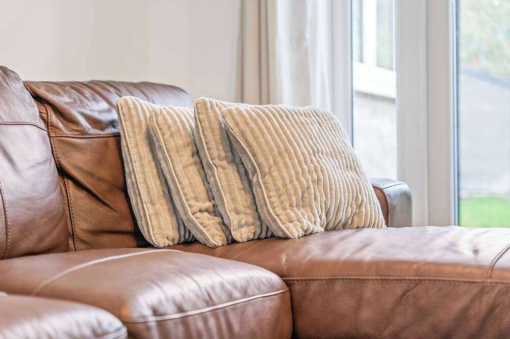 This 5-bedroom house exudes an aura of openness and comfort. in Coventry, Birmingham e dintorni