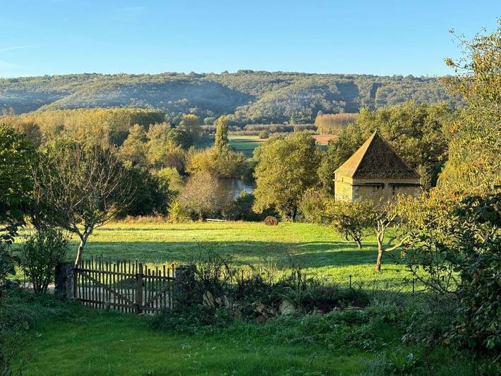Location de vacances pour 4 personnes, avec vue et jardin à Bézenac
