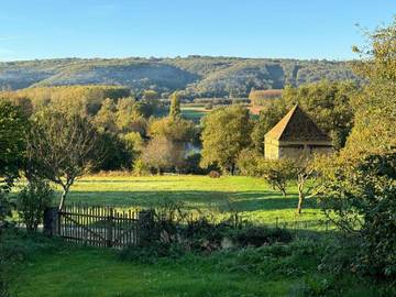 Gîte pour 4 personnes, avec vue et jardin à Bézenac