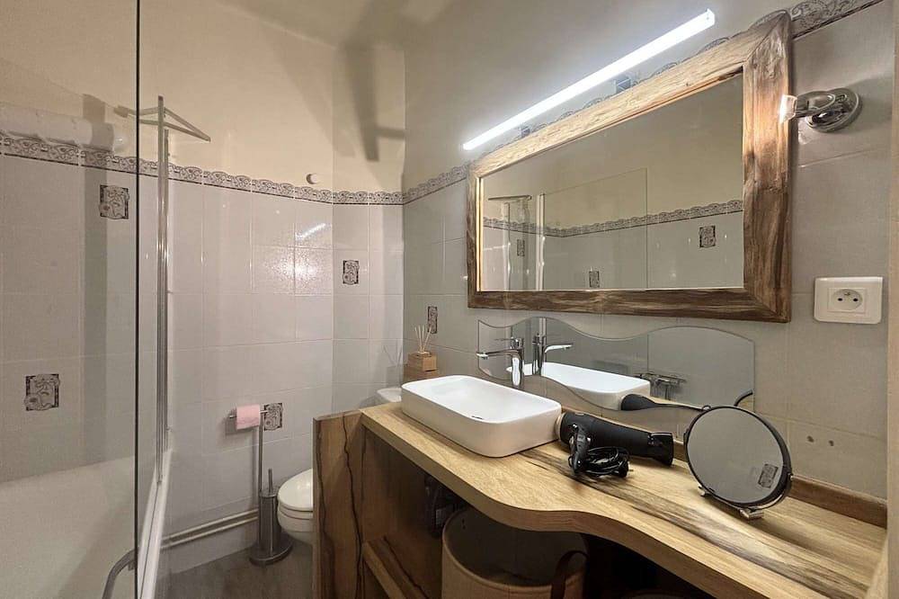 Apartamento entero, Le 130 - 1 bedroom - Wifi - near Parc Thermal - 2 people in Châtelguyon, Parque Natural Regional Volcans d'Auvergne