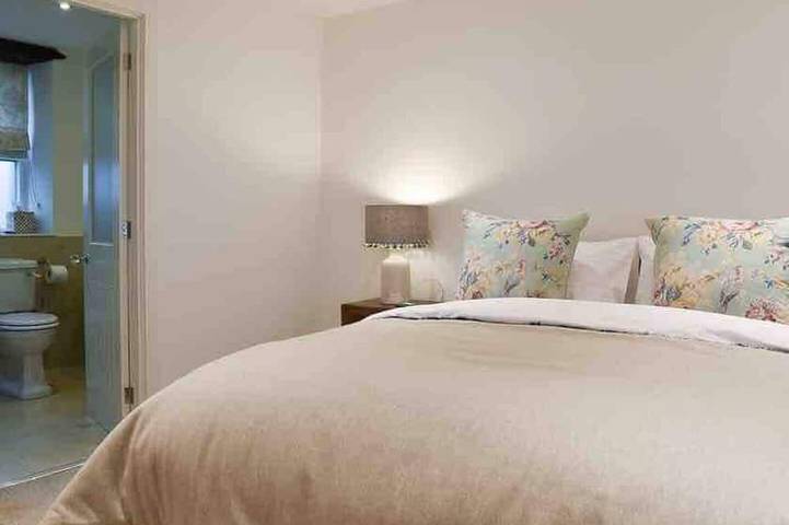 Cosy and characterful cottage in the heart of Kirkby Lonsdale in Kirkby Lonsdale, Yorkshire Dales National Park