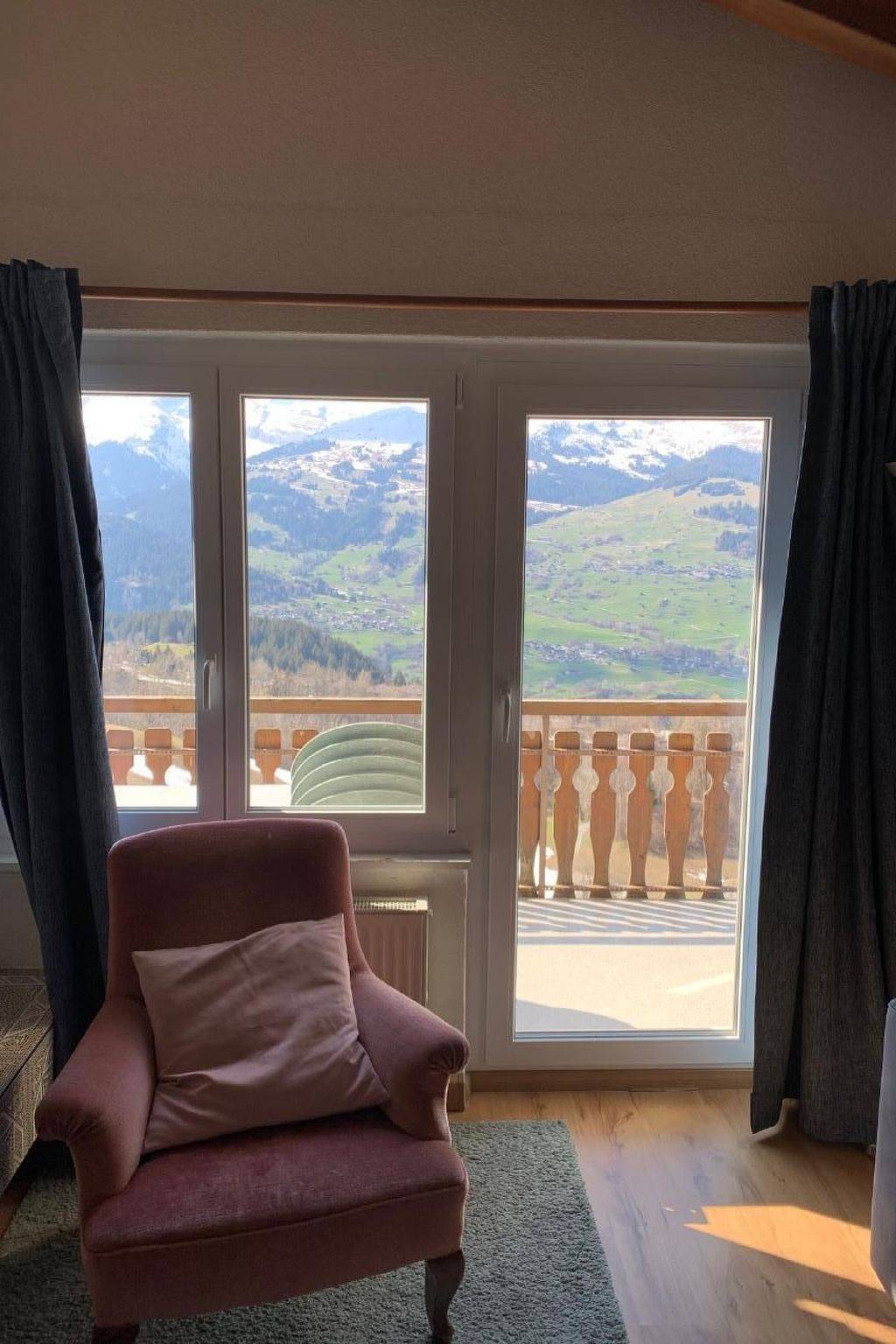 Ganze Wohnung, Aparthaus Surselva, direkt an der Skipiste in Mundaun, Obersaxen-Mundaun