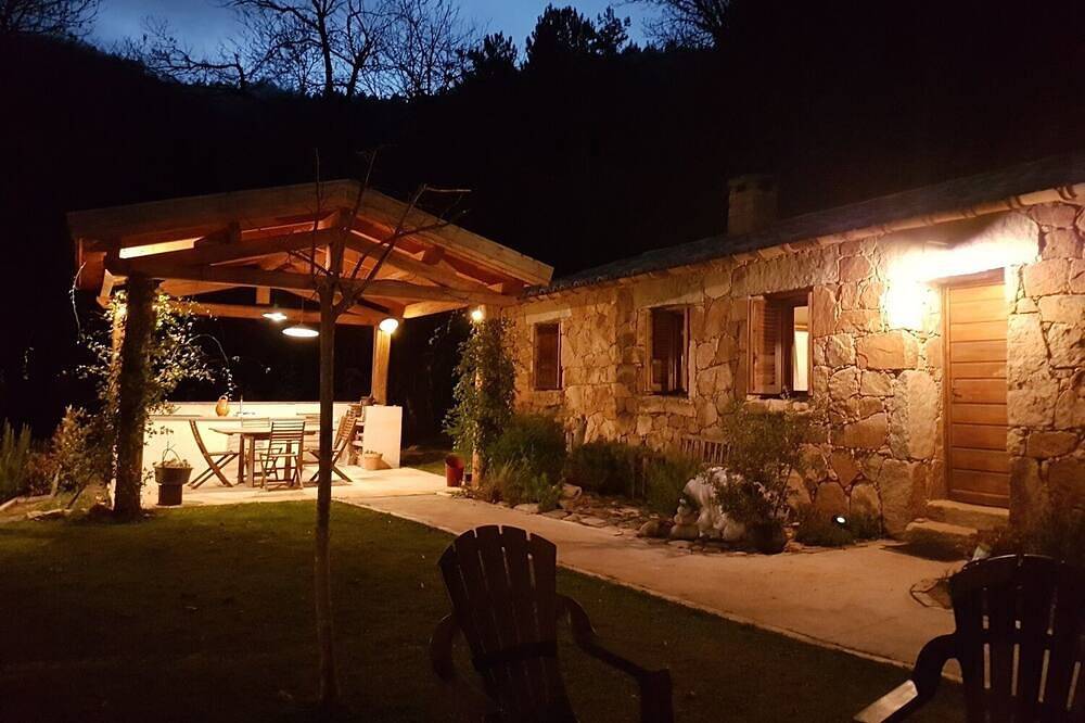 10% reduction for September and October! 8km from the Ortalla waterfalls in Tasso, Parc naturel régional de Corse