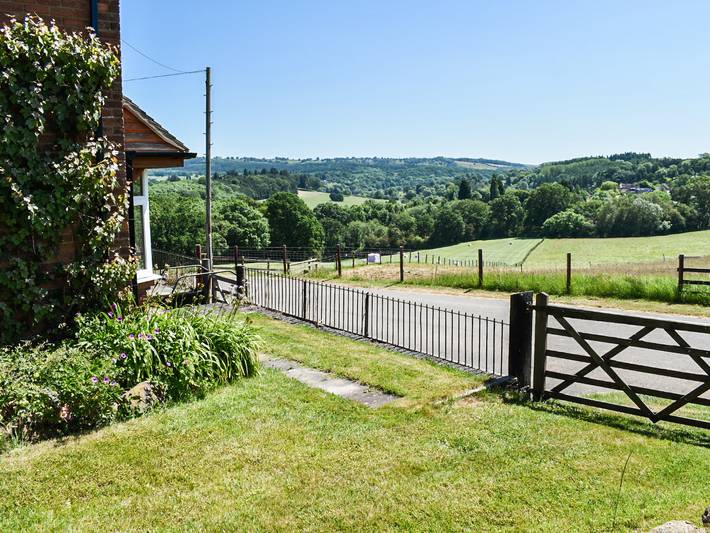 Cottage for 5 people, with Garden in West Midlands