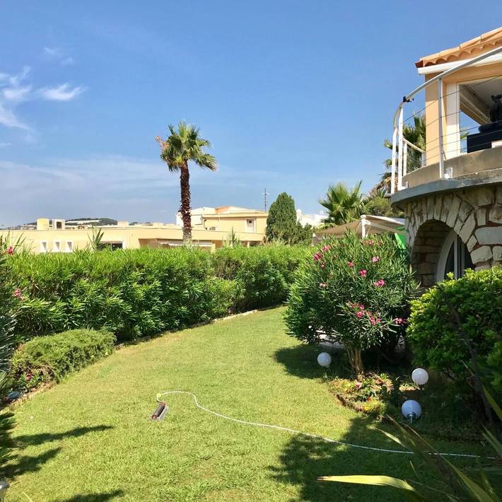 Location de vacances pour 4 personnes, avec piscine ainsi que vue et jardin, animaux acceptés dans Plage de La Gorguette - 4