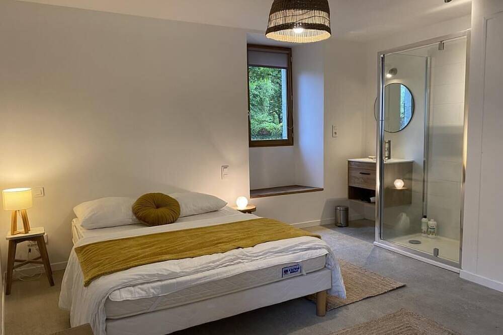 Superb contemporary gîte at the foot of the mountains, fireplace, wifi, barbecue in Issor, Béarn