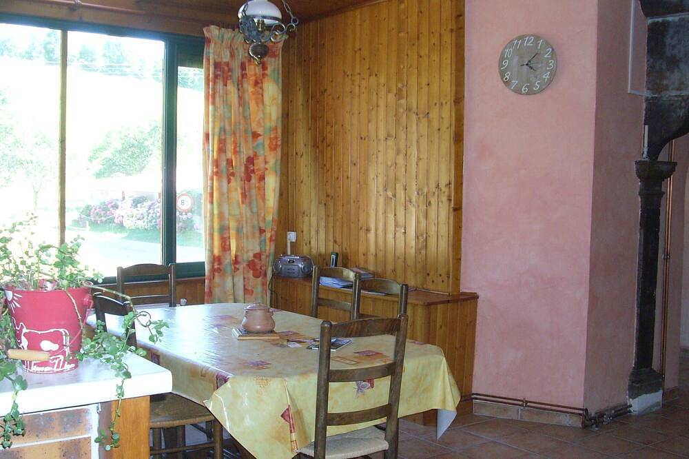 Gîte en plein coeur d'une ferme dans le Jura, avec  2 chambres in Plasne, Jura Francais