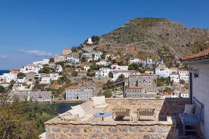 Villa for 13 people, with hot tub in Hydra